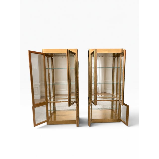 Pair of Vintage Mastercraft Brass & Glass Illuminated Display Cabinets For Sale In Boston - Image 6 of 17
