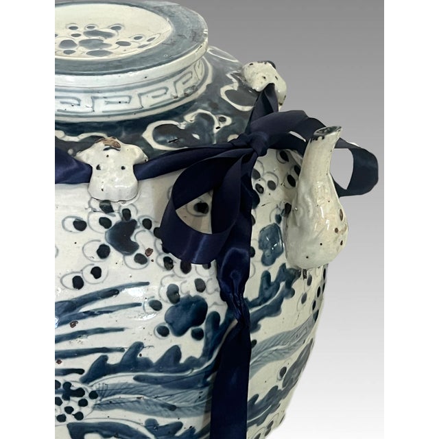 Rare 19th. Century Large Chinese Blue and White Phoenix (Wine) Vessel / Pot For Sale - Image 14 of 14