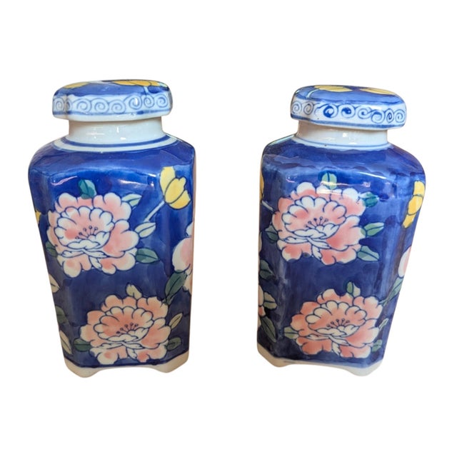 Vintage Chinoiserie Blue and Pink Floral Ceramic Jars- A Pair For Sale - Image 4 of 10