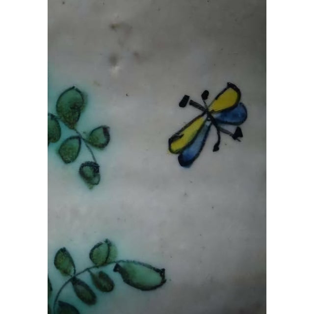 17th Century Antique Italian Majolica Albarello – Polychrome Floral Vase With Butterfly Motif, 17th–18th Century. For Sale - Image 5 of 8