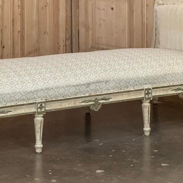 Wood 19th Century Swedish Gustavian Painted Canape ~ Daybed ~ Settee For Sale - Image 7 of 18