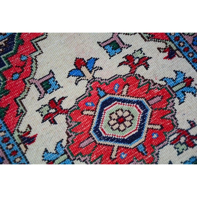 This Hamadan rug is made of wool on cotton. Very fine and dense link with approx. 160,000 knots / m².