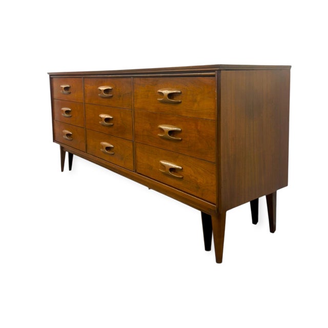 Wood Vintage Mid Century Modern Bassett Furniture Walnut Triple Dresser Credenza. For Sale - Image 7 of 10