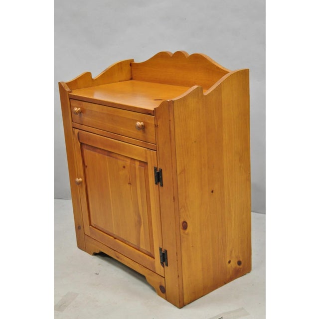 Vintage Broyhill Usa Colonial Style Pine Wood Washstand Side Table Cabinet For Sale - Image 16 of 16
