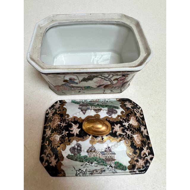 Antique Chinese Export Porcelain Tureen For Sale - Image 4 of 4