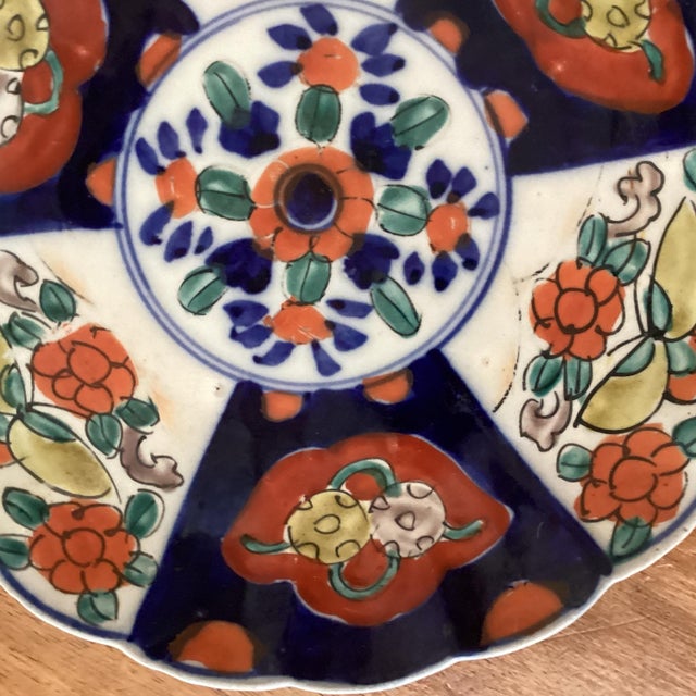 Late 18th Century Antique Japanese Imari Porcelain Scalloped Hand Painted Plate Meiji Period (1868-1912) For Sale - Image 5 of 11