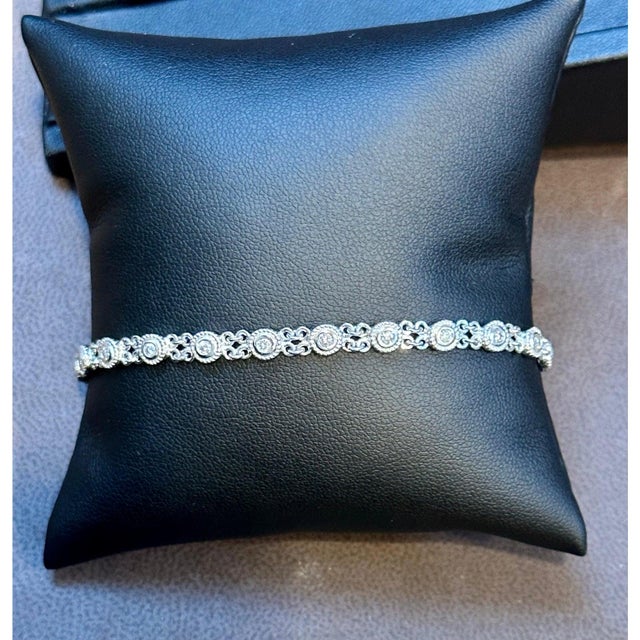 2010s 21 Round Diamond 4-5 Pointer Each Tennis Bracelet in 14 K White Gold, 1.0 Ct For Sale - Image 5 of 11