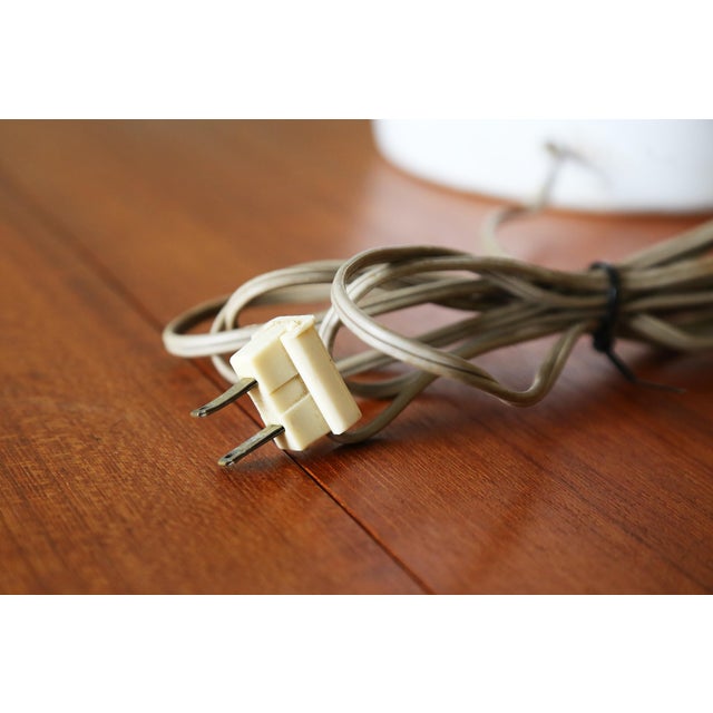 1960s Gordon and Jane Martz M197 Lamp for Marshall Studios White Wavy Tan Stripes 30" For Sale - Image 9 of 9