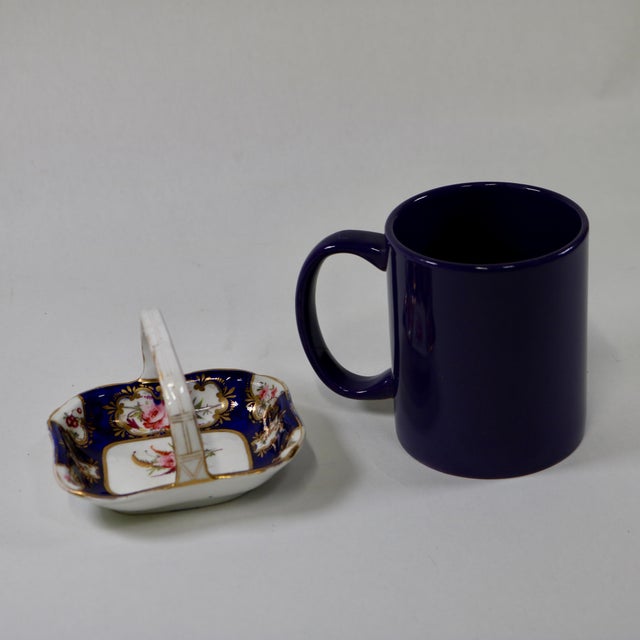 A Small Antique Porcelain Basket Attributed to Coalport Early 19th Century For Sale In Cincinnati - Image 6 of 10