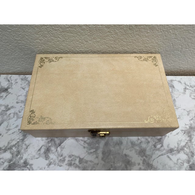 Off-white Mid-Century Velvet Lined Jewelry Box With Gold Accents For Sale - Image 8 of 10
