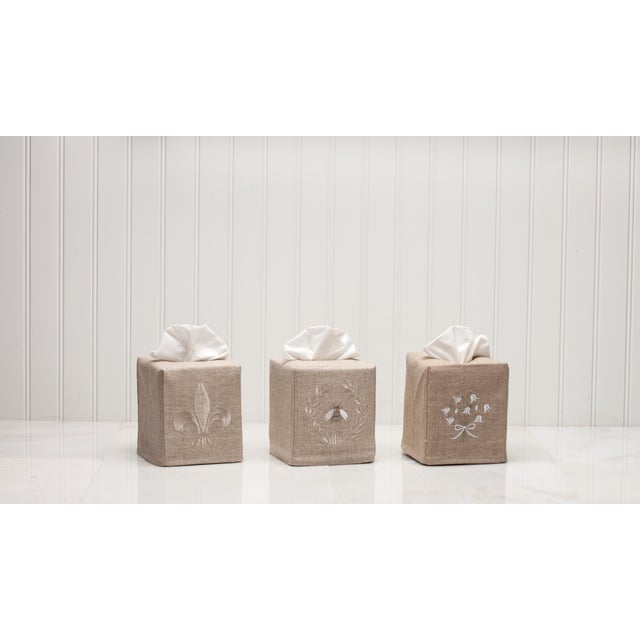 Traditional Beige Napoleon Bee Wreath Tissue Box Cover in Natural Linen & Cotton, Embroidered For Sale - Image 3 of 5