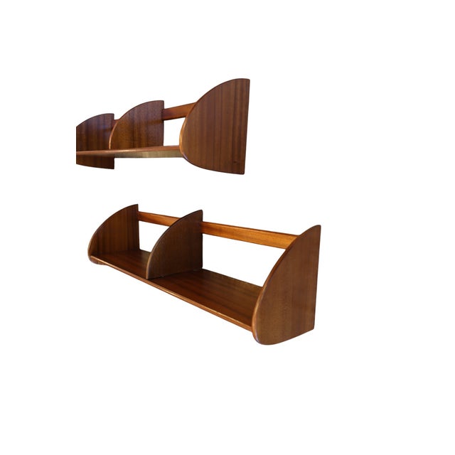 A neat and very well-made wall shelf in solid mahogany. The shelf has softly shaped ends and a classic, timeless design...