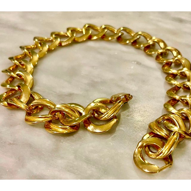 1980s Les Bernard Verdura Style Gold Chain Link Necklace For Sale - Image 5 of 8