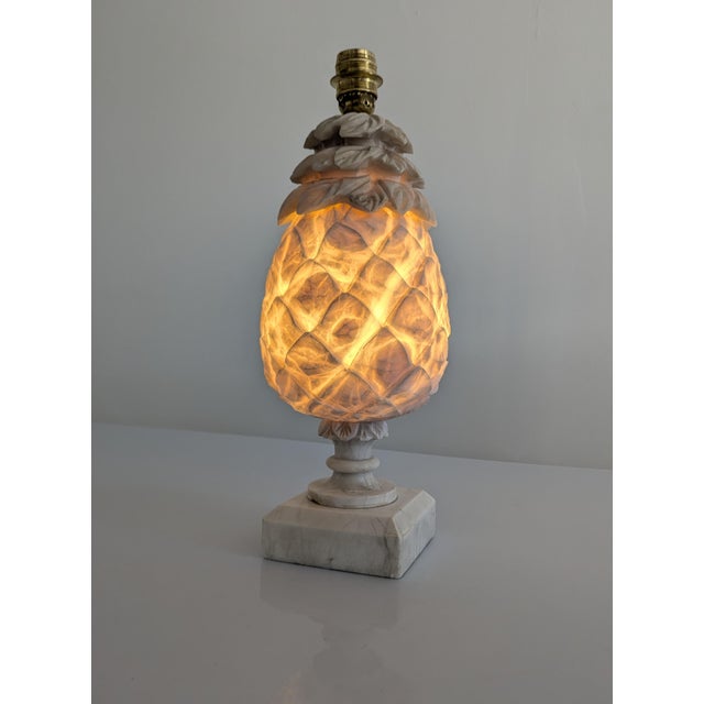 1930s Art Deco Hand-Carved Alabaster Pineapple Table Lamp, París, 1930s For Sale - Image 5 of 10