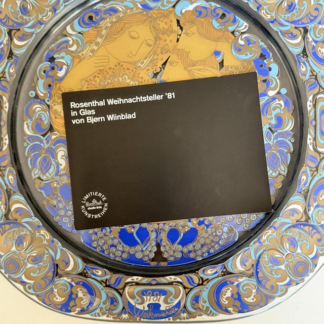 1970s Adoration of the Shepherds Christmas Plate in Glass by Björn Wiinblad for Rosenthal Studio Line, 1981 For Sale - Image 5 of 7
