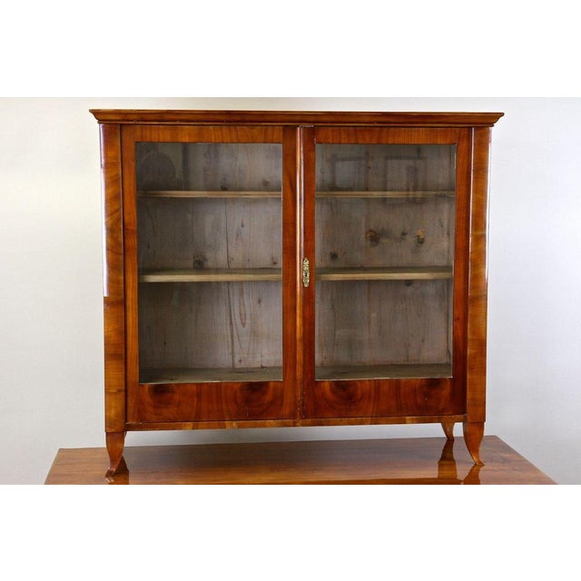 19th Century Biedermeier Chest of Drawers in Cherrywood, Austria, 1830s For Sale - Image 3 of 18