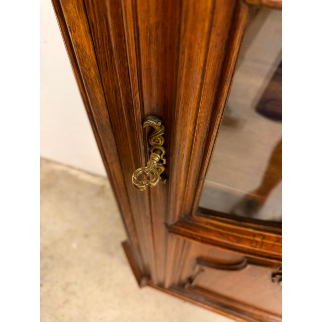 Late 19th Century Louis XV Style French Oak Bookcase With Glazed Glass Door, Circa 1860 For Sale In Indianapolis - Image 6 of 18