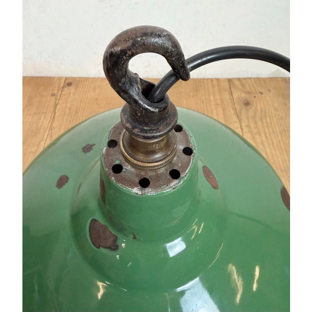 Industrial British Green Enamel Factory Pendant Lamp, 1960s For Sale - Image 16 of 18