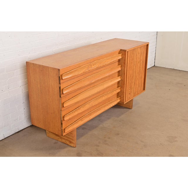 Romweber Harold Schwartz for Romweber Mid-Century Modern Sculpted Oak Tambour Door Dresser or Credenza, 1950s For Sale - Image 4 of 12