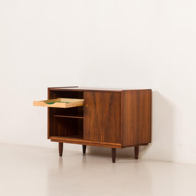 Brown Small Danish Rosewood Sideboard attributed to Hundevad, 1960s For Sale - Image 8 of 18