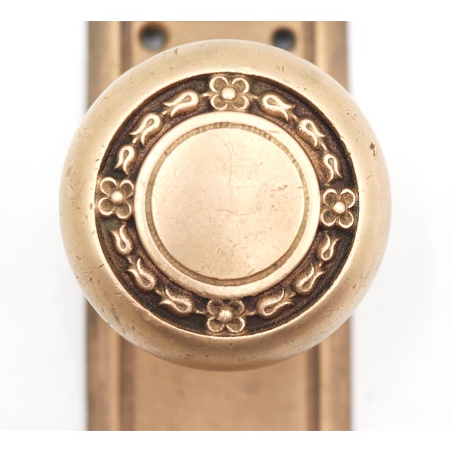 Vintage dummy door knob set made of polished brass with a floral knob. The back plate was made by Reading. The original...