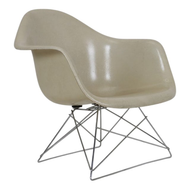 Lar Fiberglass Armchair by Charles & Ray Eames for Herman Miller, 1950s For Sale