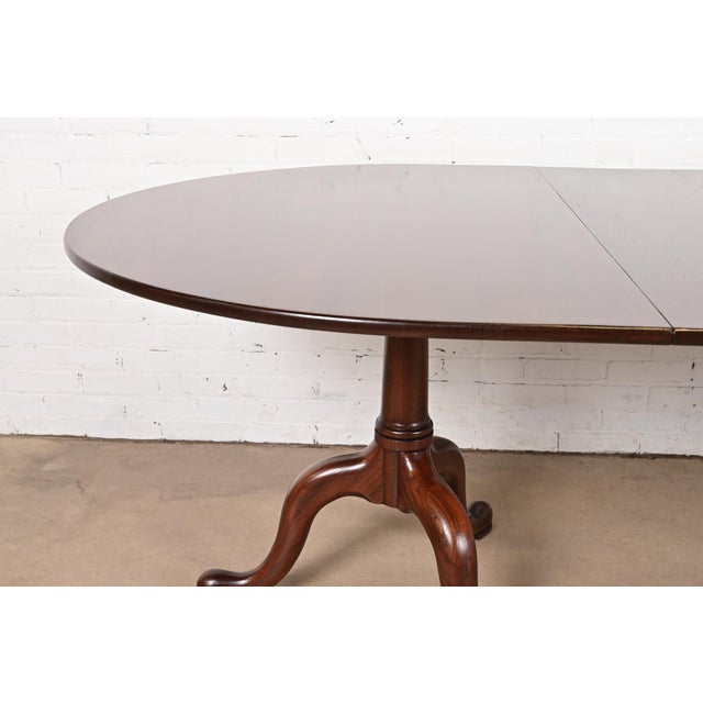 Henkel Harris Georgian Solid Mahogany Double Pedestal Extension Dining Table, Newly Refinished For Sale - Image 10 of 15