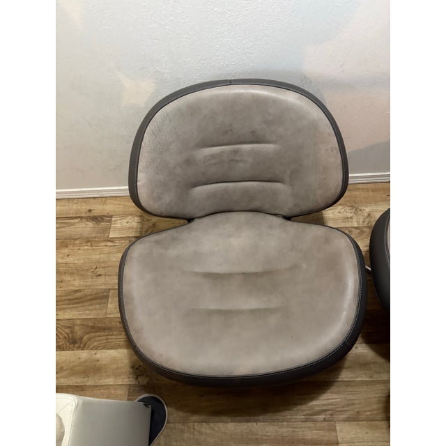 These beautiful swivel chairs, have a memory mechanism and are amazingly comfortable ! The protected Leather has a soft...