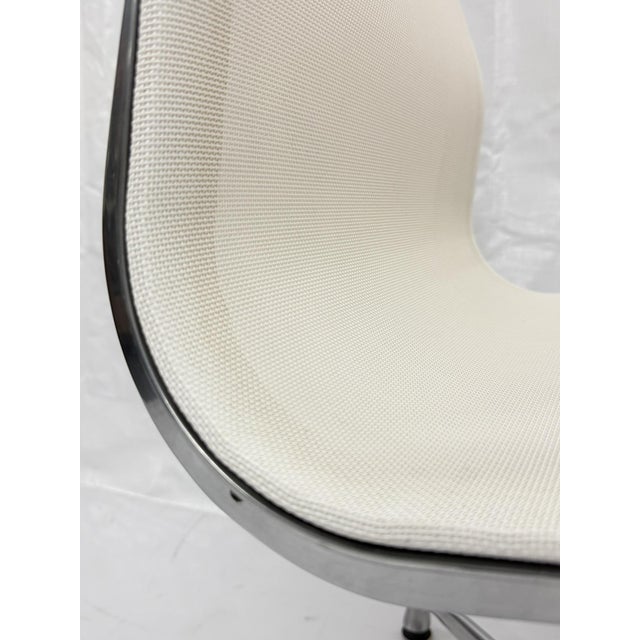 Pair Eames Aluminum Group Swivel Chairs for Herman Miller, Vitra Italy For Sale - Image 13 of 18