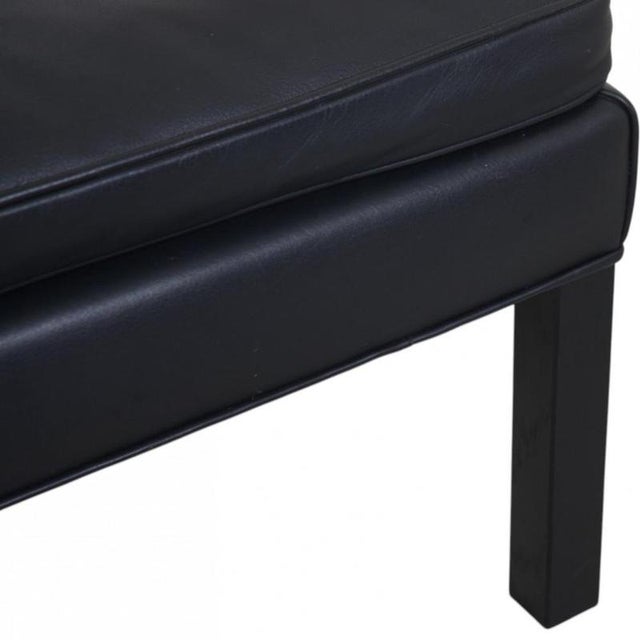 Model 2202 Ottoman in Black Leather by Børge Mogensen, 1990s For Sale - Image 3 of 9