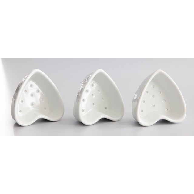 Vintage French White Ironstone Heart Dishes Cheese Molds - Set of 3 For Sale - Image 4 of 5