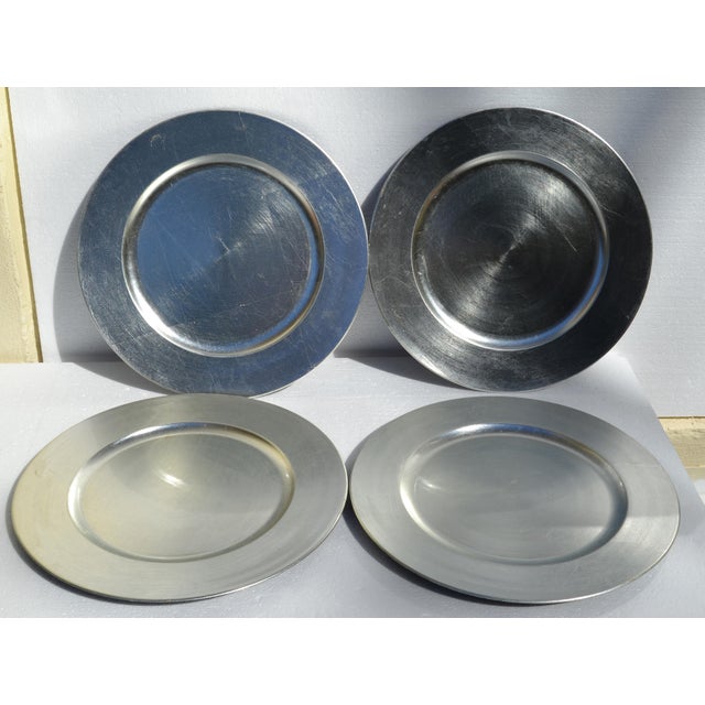 The Bullseye Design Silver Lacquered 14 Inch Charger Plate Set of 4 Original Box For Sale In Miami - Image 6 of 15