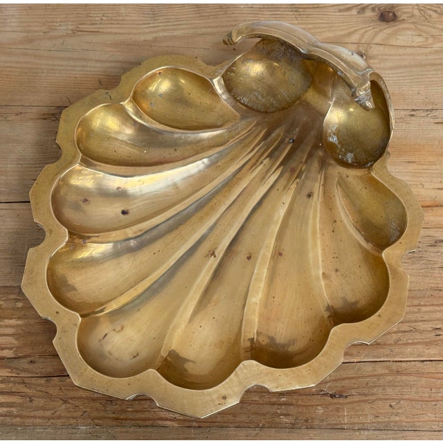 Hollywood Regency Oversized Vintage Brass Shell Motif Dish on Ball Feet For Sale - Image 3 of 11
