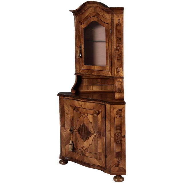Baroque Ancient Baroque Showcase in Walnut, 1730 For Sale - Image 3 of 18