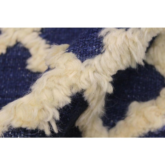 1990s 1990s Modern Moroccan High-Low Blue/Ivory Wool Rug - 5'2'' X 7'3'' For Sale - Image 4 of 8