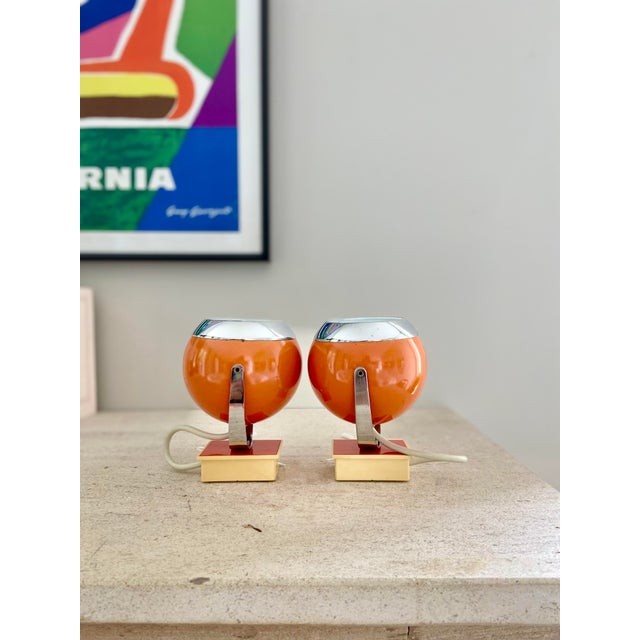 Articulated globes, pull-cord switches, chrome spindles and trims. Electrical connection fully functional. Globe diameter:...