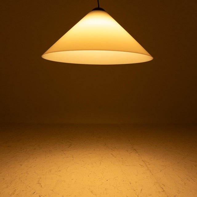 Snow 492 Pendant Lamp in White Methacrylate attributed to Vico Magistretti for Oluce, Italy, 1970s For Sale - Image 4 of 12