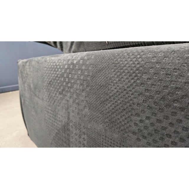 Vintage velvet two seater sofa by Saporiti italia. Very comfy two seater sofa, which has a cool pattern running troughout...