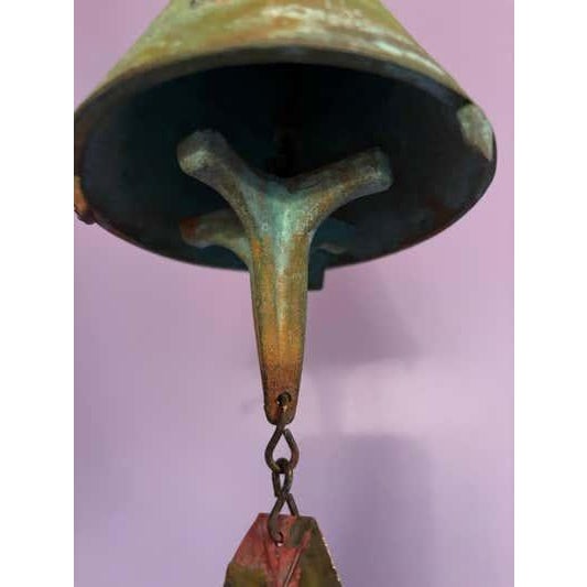 Mid-Century Modern Paolo Soleri Bronze Bell, Copper Fin, Mid-Century Modern, USA, 1970 For Sale - Image 3 of 6