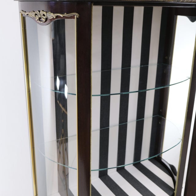 Louis XV / Louis XVI Style Display Cabinet, 1950s For Sale - Image 4 of 9