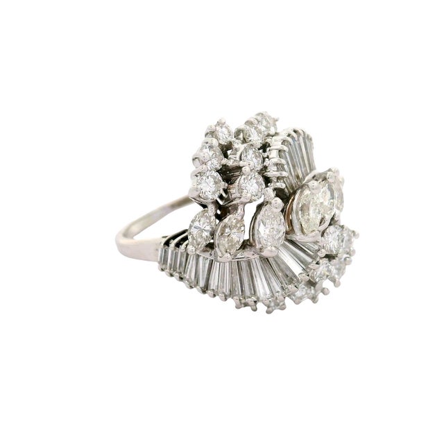 Contemporary Diamond 18k White Gold Cluster Cocktail RIng, Size 8 For Sale - Image 3 of 6