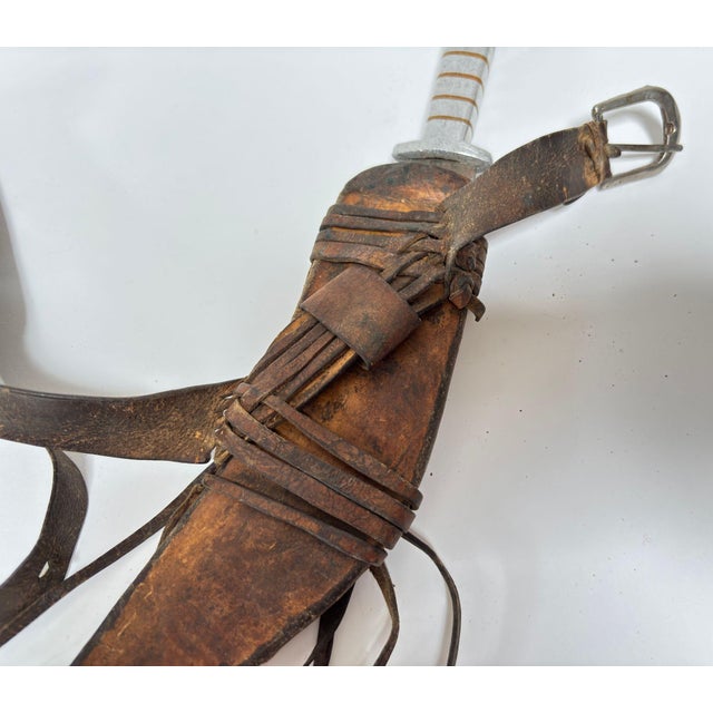 Ethiopian Afar “Jile” Short Sword Dagger With Sheath Horn of Africa 1920s For Sale In Palm Springs - Image 6 of 9