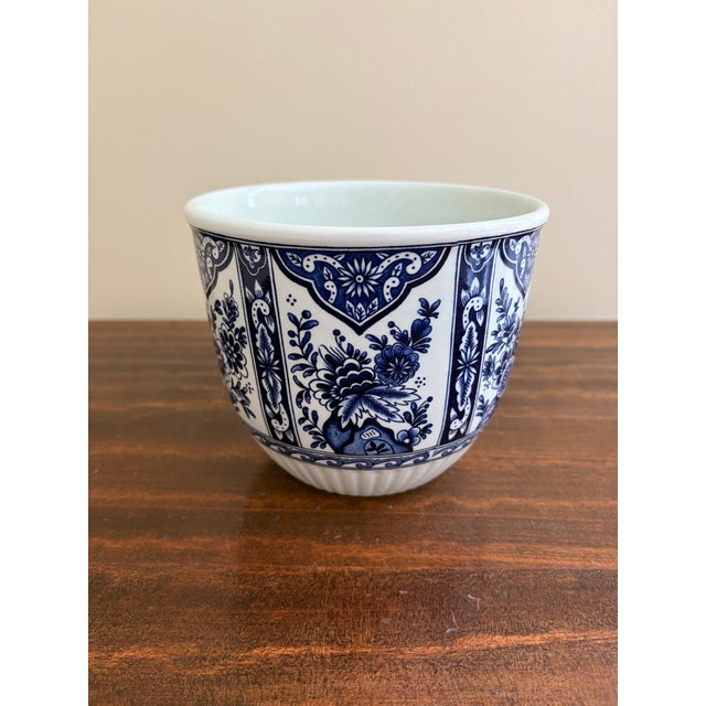 Delft Delfts Royal Boch Blue and White Chinoiserie Porcelain Cachepot Planter or Vase For Sale - Image 4 of 7