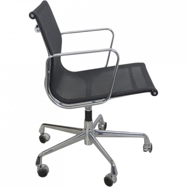 Charles Eames EA-117 office chair upholstered in black mesh, and with chrome armrests and frame. The chair is from 2002...