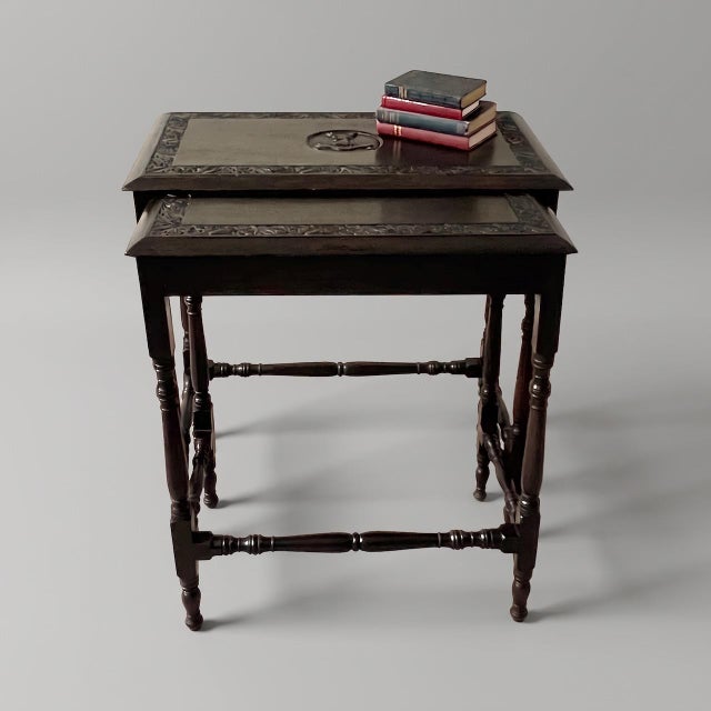Brown Victorian English Dyed and Carved Walnut Nesting Tables with Ivy Borders and Stag Emblem, 1890s, Set of 2 For Sale - Image 8 of 16
