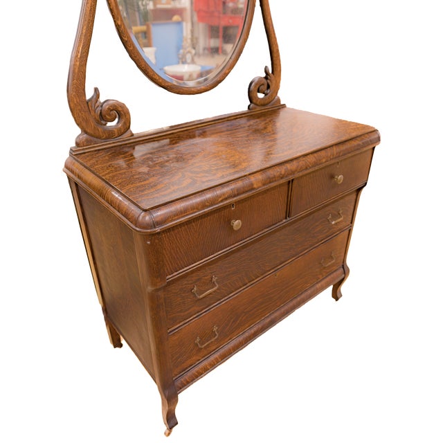 Early 20th Century Marvel Furniture & Co Quarter-Sawn Dresser With Mirror For Sale - Image 9 of 15