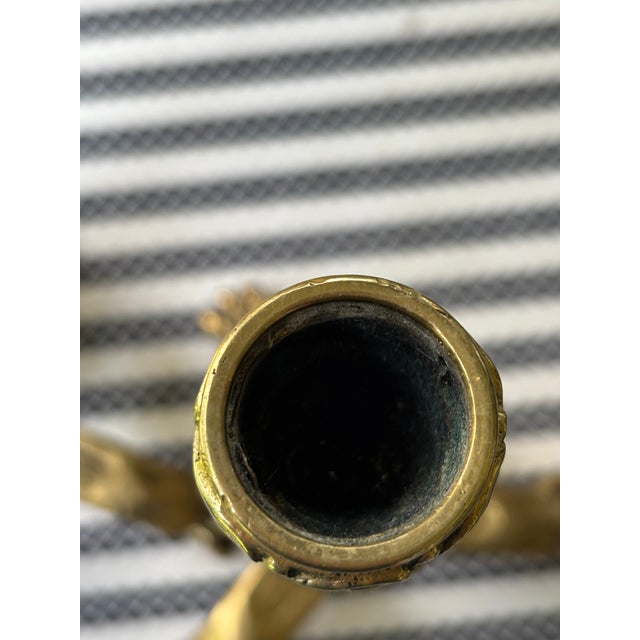 Early 20th Century English Brass Candlesticks With Lion Paw Tripod Bases - A Pair For Sale - Image 10 of 17