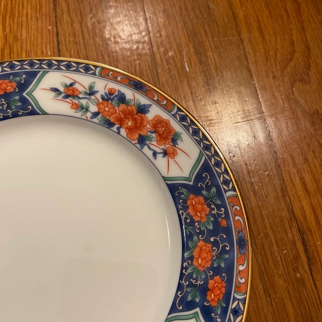 Fabulous Tiffany & Co Plate in Imari color border on a white ground with a gold gilt rim. Made in Japan