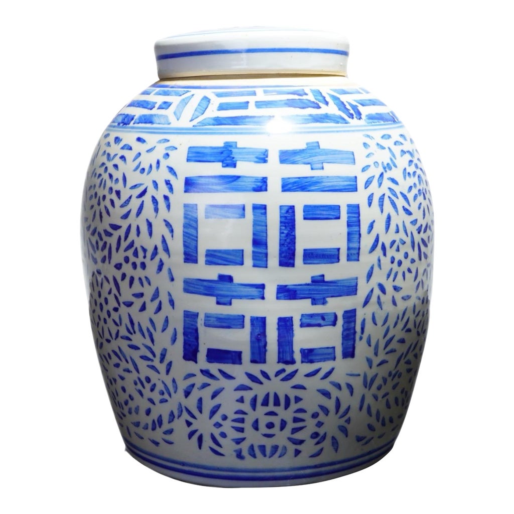 Late 20th Century Chinese Export Porcelain Double Happiness Lidded