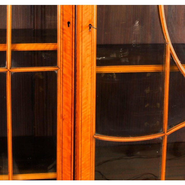 Satinwood Breakfront Bookcase or Display Cabinet from Edwards & Roberts, 19th Century For Sale - Image 17 of 18